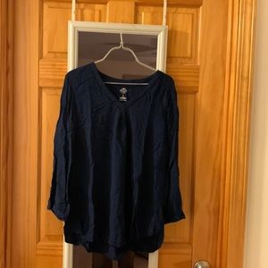 St. John’s Bay 3/4 length Navy top.